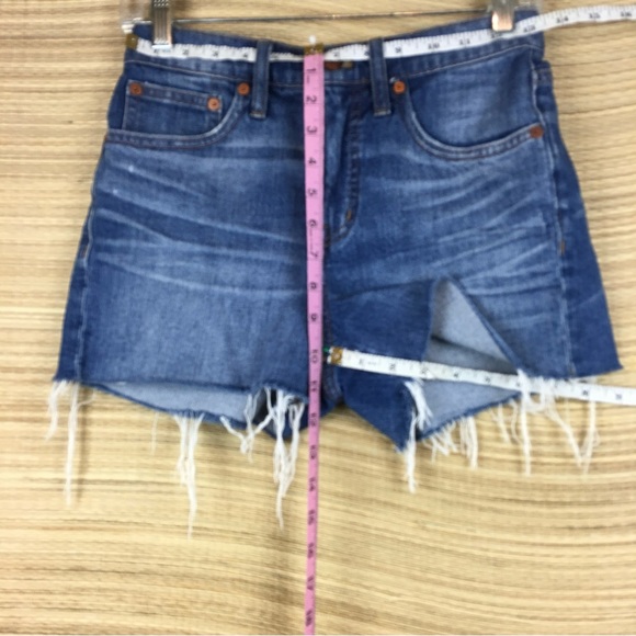 MADEWELL Relaxed Denim Distressed Shorts in Blue Size 24 - Picture 10 of 10